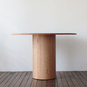 RED OAK ROUND TABLE C